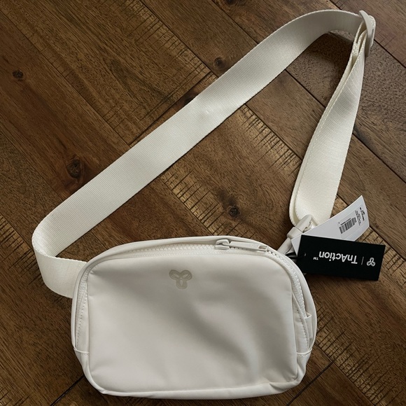 Aritzia Handbags - On-The-Way Bag